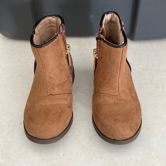 boots - Picture 2 of 8